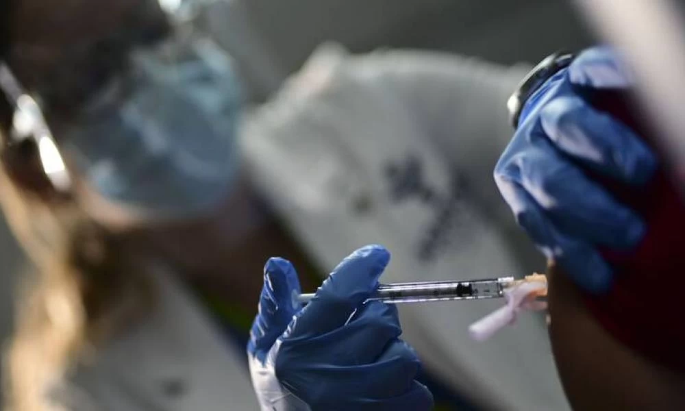 Την Κυριακή ξεκινούν οι πρώτοι εμβολιασμοί